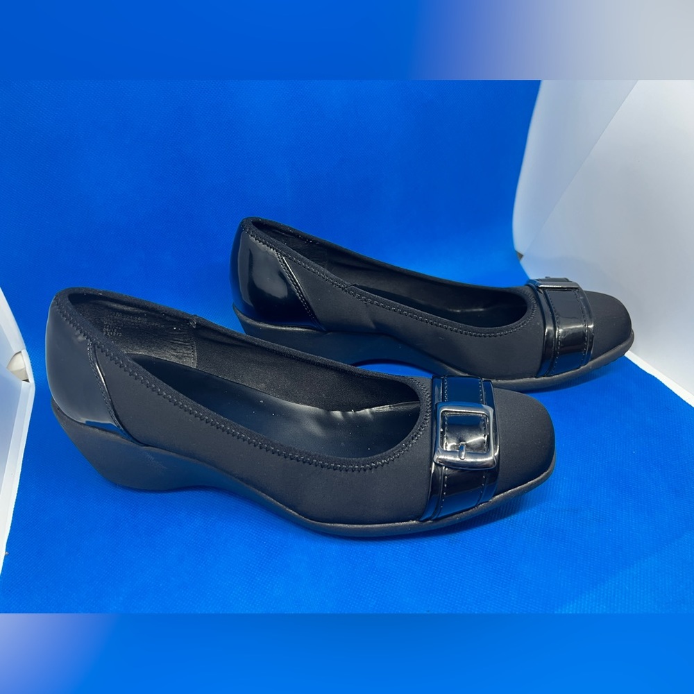 Liz Claiborne Black Buckle Women’s Wedge Dress Shoes Size 9.5